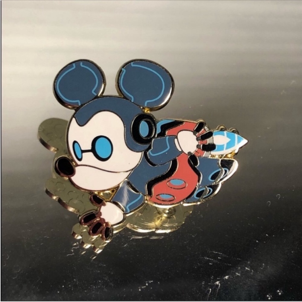 DISNEY PINS: Robot Mickey Mouse